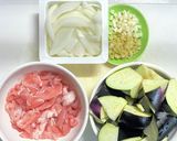 豚こま肉にナスと玉ネギと大葉の中華炒め作り方1写真