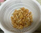 赤味噌は煮込ましょうナメコと豆腐の味噌汁作り方1写真