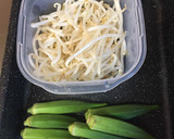 給食の「おくらともやしのごま酢あえ」♡作り方1写真
