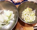 鶏もも肉とブロッコリー玉ねぎのセロリ蒸し作り方1写真