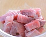 塩麴と豆板醬のソースでマグロのソテー♪作り方1写真