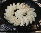 おいしい餃子を焼きましょう作り方3写真