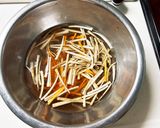 超簡単！市販のそぼろでごぼうサラダ作り方1写真