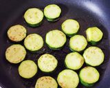 ☆鶏もも肉とズッキーニの甘辛炒め☆作り方2写真