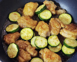 ☆鶏もも肉とズッキーニの甘辛炒め☆作り方4写真