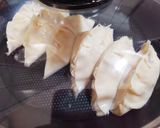 ♫鶏ひき肉とろけるチーズ in 餃子♫作り方7写真