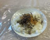 鰹節と塩昆布の麺つゆ混ぜ混ぜおにぎり作り方3写真