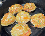 簡単★豆腐とカニカマのふわふわ焼き作り方4写真