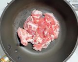豚バラ肉とニンニクとキュウリの梅シソ炒め作り方3写真