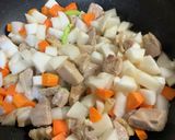 大根と鶏肉の煮物。作り方2写真