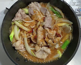 豚コマ肉とアスパラガスと玉ネギの味噌炒め作り方4写真