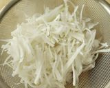 いちじくはゴマだれが合う☆大根サラダ作り方1写真