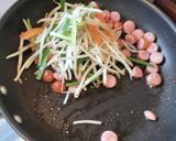 カット野菜のコンソメ焼きうどん 🍝🌭作り方6写真