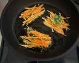 ☆簡単☆にんじんのカレー風味かき揚げ作り方4写真