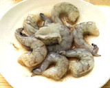 エビとほうれん草の彩り炒め作り方1写真