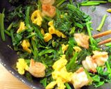 エビとほうれん草の彩り炒め作り方6写真
