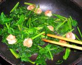 エビとほうれん草の彩り炒め作り方5写真