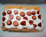 米粉 de ピンクの苺ロールケーキ・。☆作り方9写真