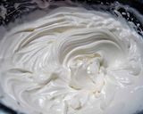 米粉 de ピンクの苺ロールケーキ・。☆作り方7写真