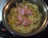 ｷｬﾍﾞﾂとｿｰｾｰｼﾞのお味噌汁.*゜作り方2写真
