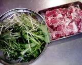 とろとろ豚とシャキっと水菜のすき煮温玉丼作り方1写真