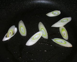 酒のつまみにも♪しめじとネギの炒め物作り方2写真