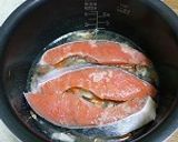 鮭のっけ炊き込みご飯＊バター醤油味作り方2写真