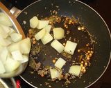 ココナッツとポテトのサブジ（野菜炒め）作り方4写真