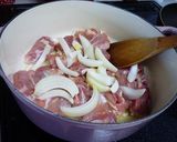 チキンのフリカッセ作り方1写真