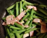 春菊の茎とベーコン炒め作り方3写真