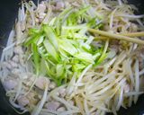 アスパラと鶏肉ともやしの塩炒め作り方6写真