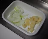 じゃがいもとたまねぎのお味噌汁。作り方1写真