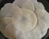 餃子の皮でお花が咲いたピザ☆海老マヨ作り方3写真
