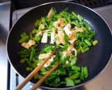 大根の葉と油揚げの炒め物作り方3写真