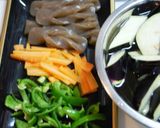 なすとこんにゃくのひき肉炒め作り方1写真
