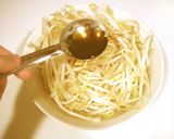 ●材料3つだけ☆鮭フレークもやし●作り方1写真