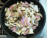 きのこと魚肉ソーセージのバタポン炒め作り方3写真