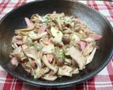 きのこと魚肉ソーセージのバタポン炒め作り方4写真