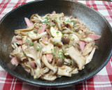きのこと魚肉ソーセージのバタポン炒め作り方4写真