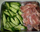 胡瓜がシャキ!　鶏肉と胡瓜のピリ辛炒め作り方1写真
