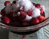 一度にできる蜂蜜苺ソース＆苺みるくソース作り方1写真