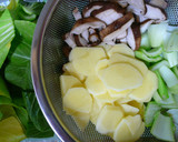 新じゃがと青梗菜のオイスター炒め作り方2写真