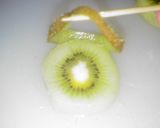 簡単にキウイ剥き☆+゚作り方4写真