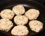 青しそ香る！豆腐と鶏挽肉のつくねバーグ作り方3写真