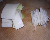 大根の皮でチャンプルー（もやしの代わり）作り方1写真