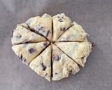 材料4つ★チョコレートチャンクスコーン作り方5写真