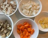 牛すじ肉と根菜類の煮物作り方5写真