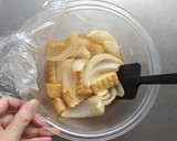 レンジで簡単☆厚揚げと新玉ねぎの煮物。作り方4写真