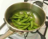 ビールに合う！！簡単、枝豆のゴマ油あえ作り方1写真