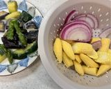 ラム肉とヤングコーンの赤缶カレー炒め作り方1写真